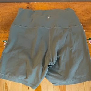Lululemon shorts | bike short 6 inches | Grey Sage | Wunder Under fit | Yoga